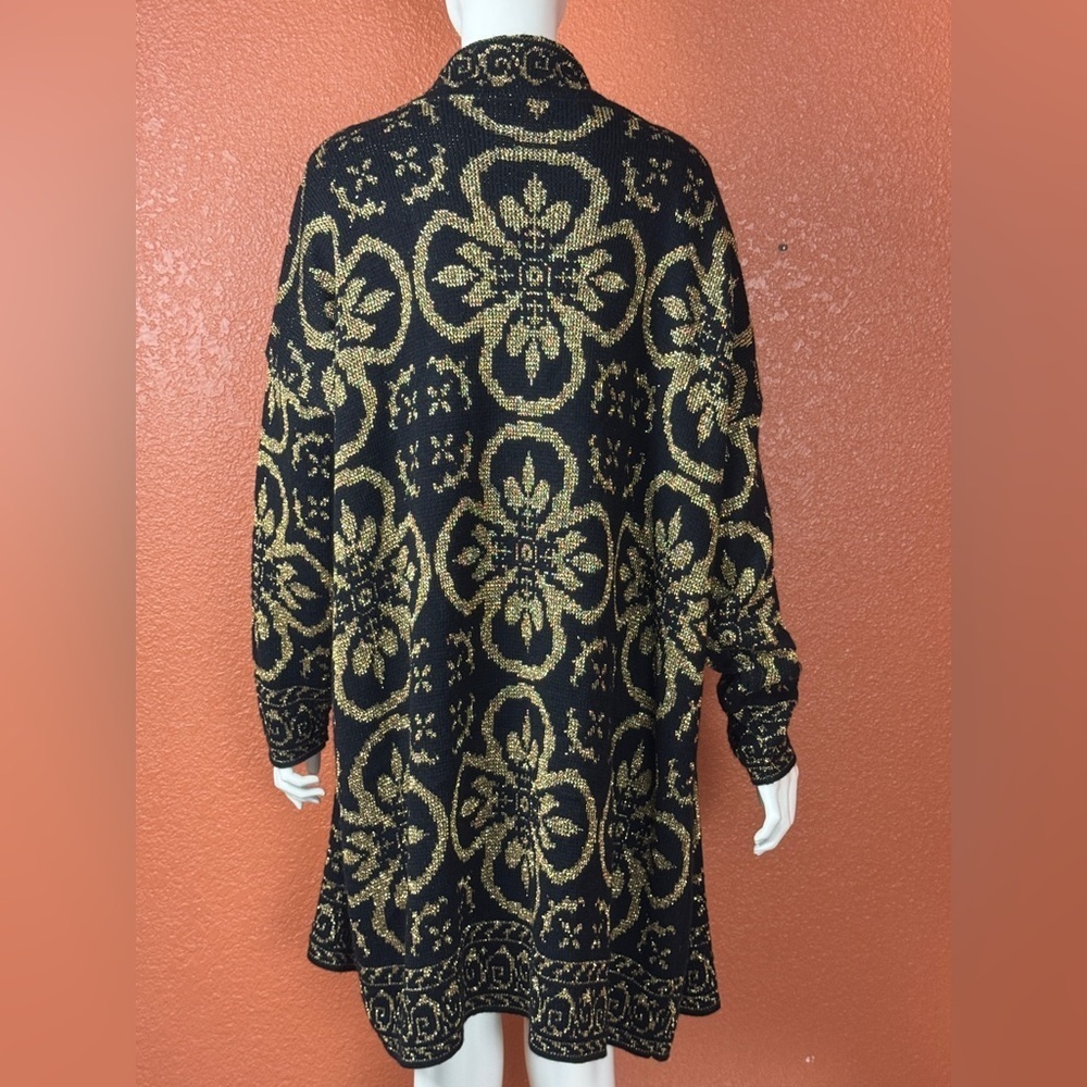 Distinctly Different Vintage Elegant Black and Gold Women's Sweater Size 47